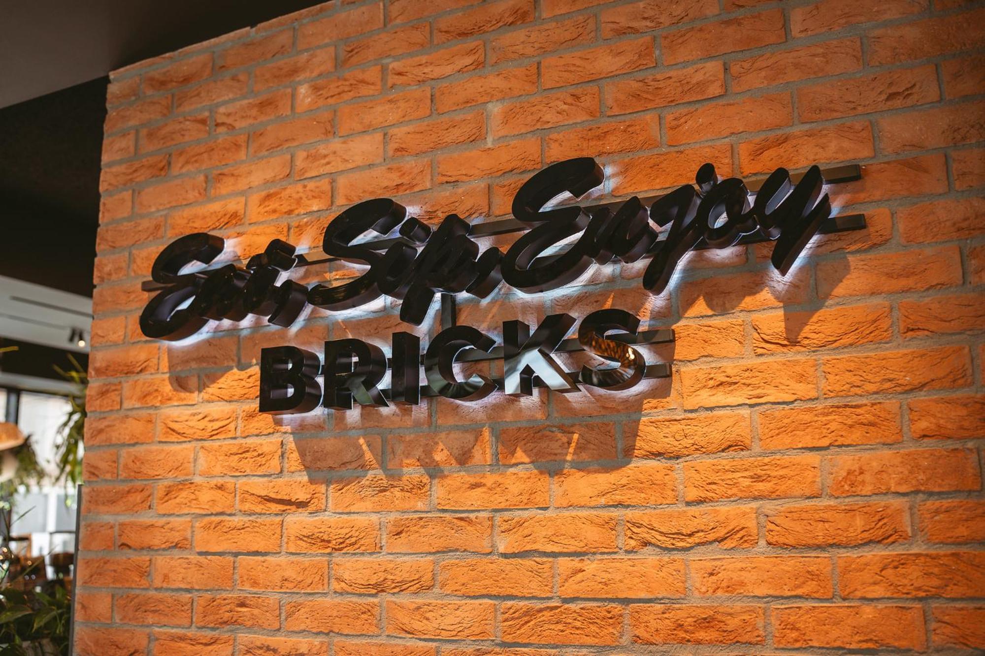 26Bricks Luxury Suites Oradea Εξωτερικό φωτογραφία